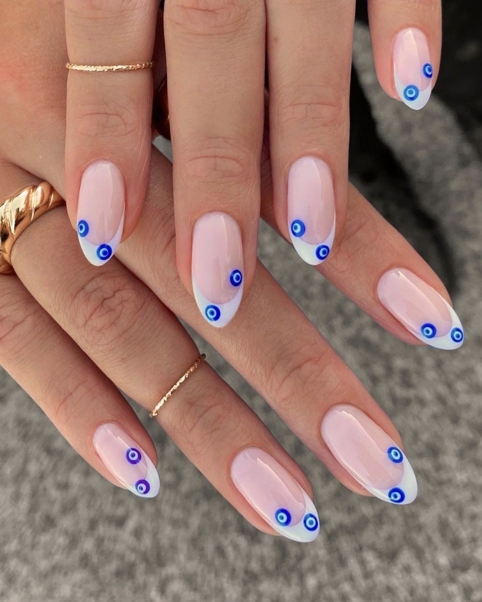 French Tip Nails 2024: Redefining Elegance with Timeless Designs! 💅✨ | by  Nailkicks | Medium